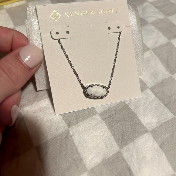 Kendra Scott Jewelry - KENDRA SCOTT Elisa • Silver White Howlite Pendant Necklace
